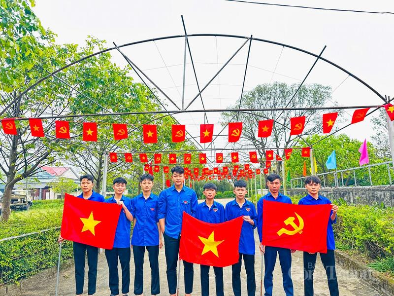 Với gần 4.000 lượt đoàn viên, thanh niên đăng ký tham gia, đây chính là lực lượng nòng cốt, "cánh tay nối dài" của hội đồng bầu cử các cấp trong việc thực hiện các nhiệm vụ từ tuyên truyền đến hỗ trợ kỹ thuật.
