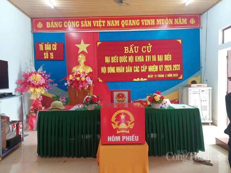 Các điểm bỏ phiếu được chuẩn bị chu đáo, trang trọng.