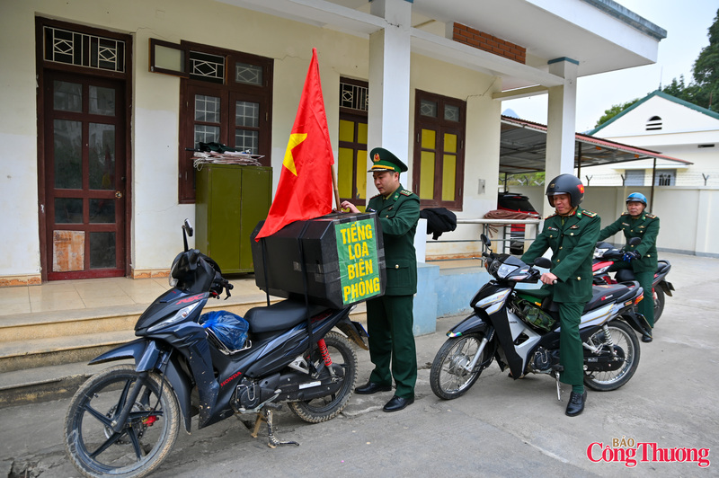 Chỉ còn chưa đầy một ngày nữa, cử tri cả nước sẽ bước vào ngày bầu cử đại biểu Quốc hội khóa XVI và đại biểu HĐND các cấp nhiệm kỳ 2026 - 2031 vào ngày 15/3. Dọc các tuyến biên giới của xã Lũng Cú, cán bộ, chiến sĩ biên phòng vẫn đều đặn mang theo loa di động, băng qua những cung đường quen thuộc để đưa thông tin bầu cử đến với người dân.