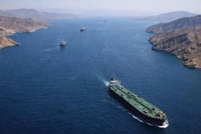 Rủi ro bị tấn công ở eo biển Hormuz vẫn cao (Ảnh: AFP).