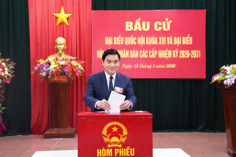 Phó Bí Thường trực Tỉnh ủy, Chủ tịch HĐND tỉnh Nghệ An bỏ phiếu bầu đại biểu Quốc hội khóa XVI và đại biểu HĐND các cấp, nhiệm kỳ 2026 - 2031.