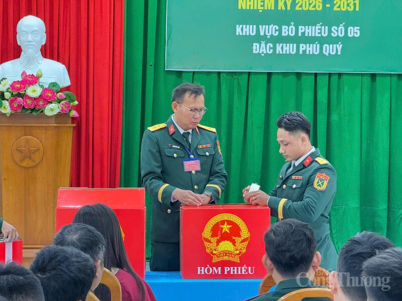 Đặc khu Phú Quý thực hiện nghĩa vụ trong ngày hội toàn dân.