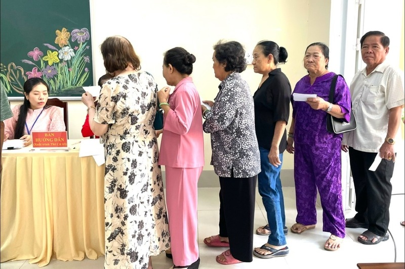 Cử tri thực hiện đúng quy trình bỏ phiếu, giữ gìn trật tự và đảm bảo an ninh.