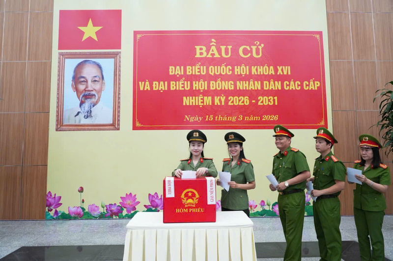 Sau khi thực hiện quyền và nghĩa vụ của một công dân trong công tác bầu cử, các chiến sĩ Công an sẽ nhanh chóng trở lại vị trí Ok88vip tỷ lệ kèo World Cup 2026, đảm bảo công tác trật tự, an ninh cho ngày hội toàn dân đi bầu cử. Ảnh: H. Nhung