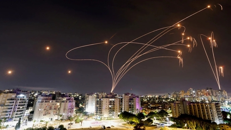 Xung đột cường độ cao với Iran đã khiến khả năng phòng thủ của Iron Dome bị suy yếu. Ảnh: Breaking Defense