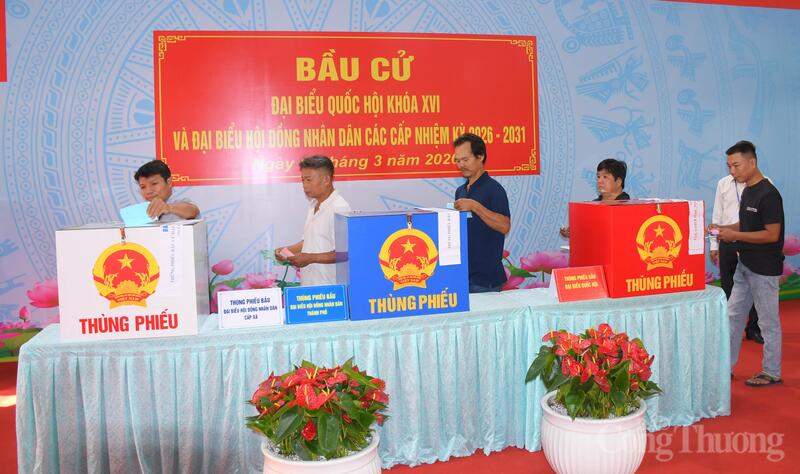 Mỗi lá phiếu của cử tri thể hiện quyền và nghĩa vụ công dân, gửi gắm niềm tin, kỳ vọng đối với những người đại diện cho ý chí, nguyện vọng của mình. Ảnh: Thanh Minh