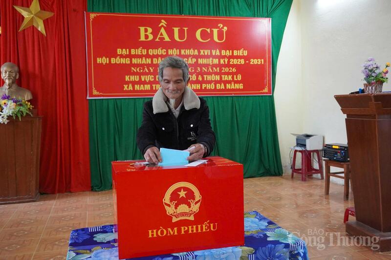 Với sự chuẩn bị chu đáo, linh hoạt từ Ủy ban bầu cử các xã miền núi, ngày 15/3 thật sự là ngày hội non sông đối với các cử tri đồng bào dân tộc thiểu số tại TP. Đà Nẵng.