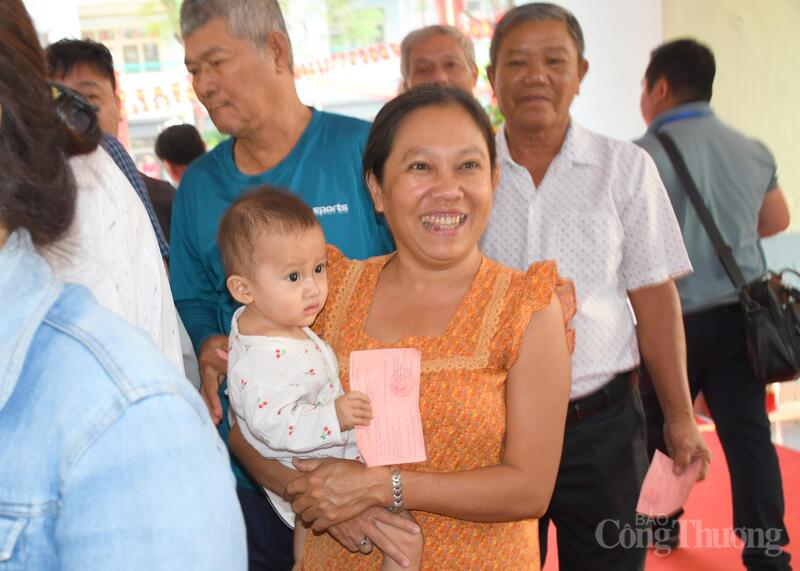 Cử tri TP. Hồ Chí Minh tươi vui, phấn khởi khi đi thực quyền công dân. Thanh Minh