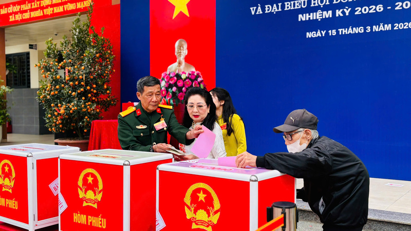 Cử tri phường Ba Đình phấn khởi tham gia ngày hội non sông - 5
