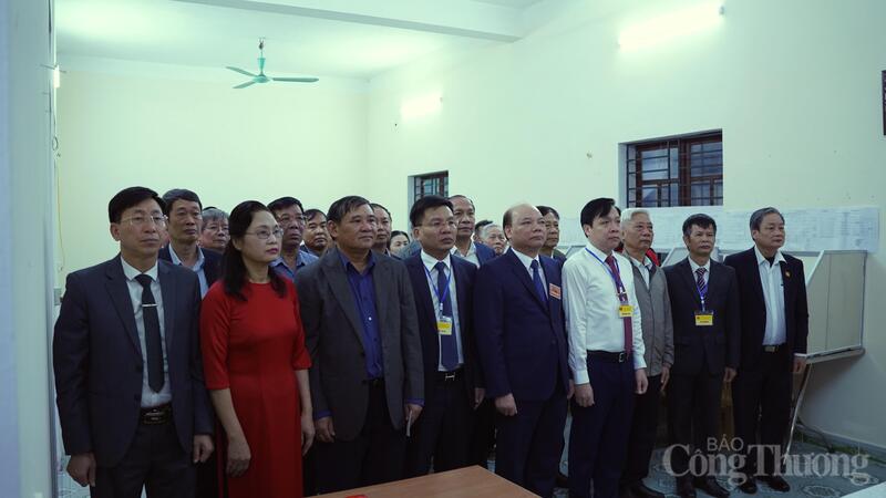 Cử tri Hưng Yên nô nức trong ngày bầu cử - 5