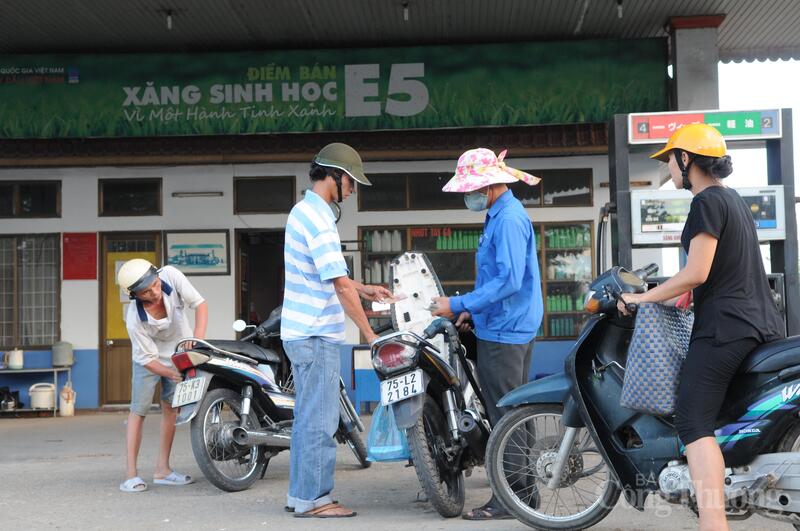 Xăng sinh học E5 đã dần quen thuộc với người tiêu dùng Việt Nam. Ảnh: Cấn Dũng