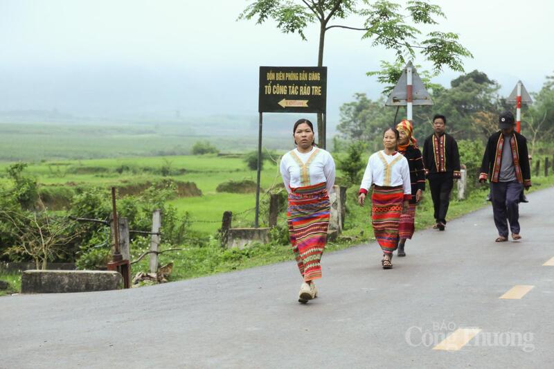 Bản Rào Tre cách trung tâm hành chính xã khoảng 20km.