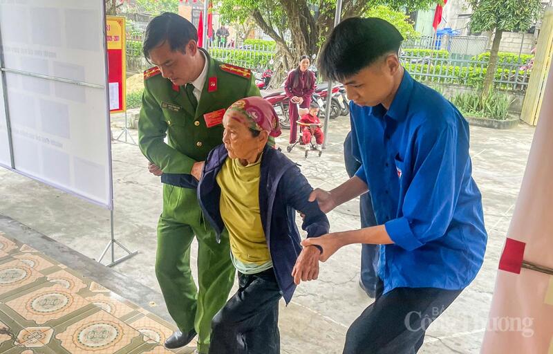Gần 1 triệu cử tri Hà Tĩnh đi bầu cử - 16