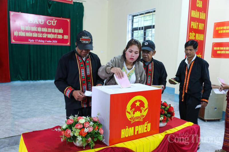 Sau khi hoàn thành bỏ phiếu bầu cử, địa phương sẽ bố trí bữa ăn sáng và chở bà con về lại nhà.