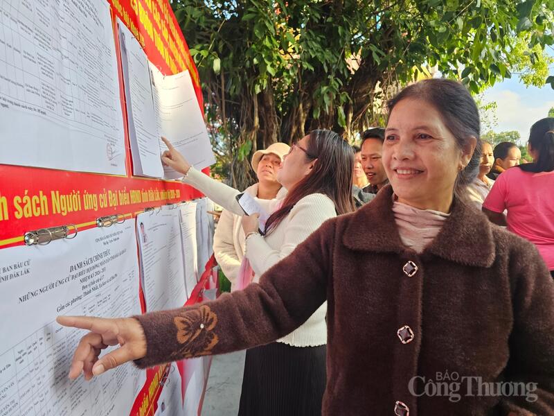 Người dân xã Hoà Phú lựa chọn người có đức, tài đại diện cho nguyện vọng và ý chí của Nhân dân.
