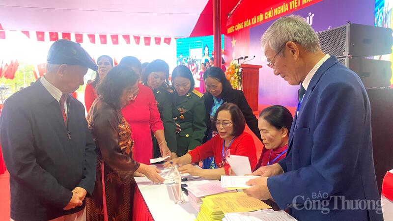 Cử tri được hướng dẫn đăng ký các bước đầu tiên để tham gia bỏ phiếu bầu cử.