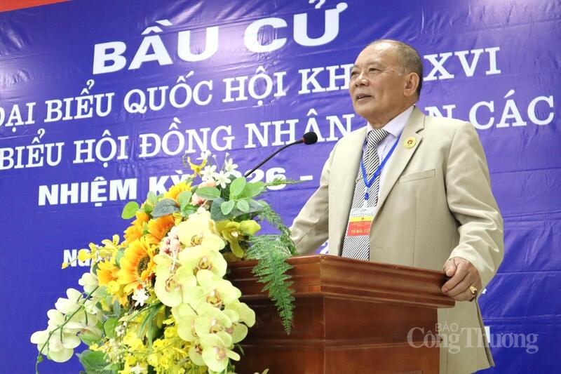 Ông Nguyễn Ngọc Bảy, Bí thư Chi bộ, Tổ trưởng Tổ dân phố 13 Phúc La, phường Hà Đông. Ảnh: Phương Trang