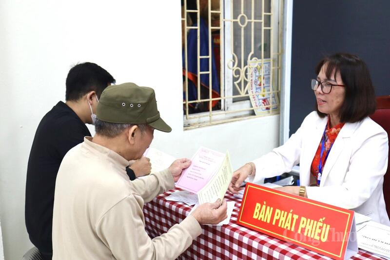 Hơn 100.000 cử tri phường Hà Đông tham gia ngày hội bầu cử - 10