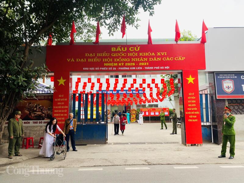 Không khí tại Khu vực bỏ phiếu số 26, phường Kim Liên.