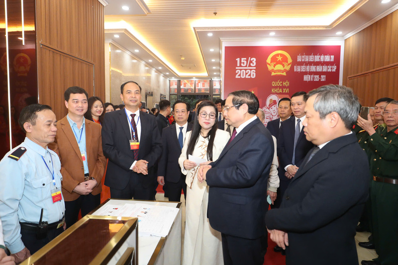Trò truyện với cử tri, Thủ tướng Phạm Minh Chính nhấn mạnh, mỗi lá phiếu không chỉ là quyền lợi mà còn là trách nhiệm của công dân đối với đất nước.