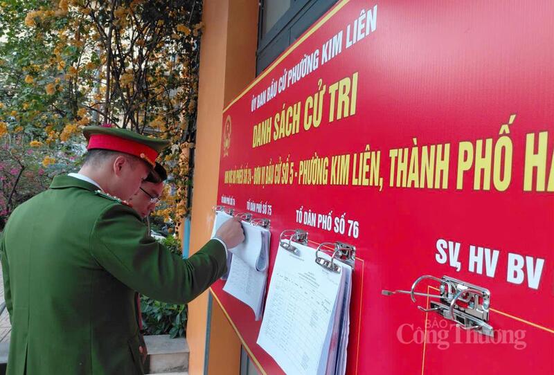 Khu vực bỏ phiếu số 24 đặt tại Trường Tiểu học Phương Mai (Hà Nội). Ảnh: Nguyễn Hạnh