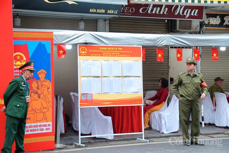 Không khí bầu cử tại 'địa chỉ đỏ' 48 Hàng Ngang - 2