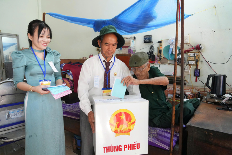 Đây là đơn vị đặc biệt thuộc Cục Người có công (Bộ Nội vụ) quản lý, là Khu vực bỏ phiếu số 53 xã Long Hải (TP. Hồ Chí Minh) với 17 thương bệnh binh của Trung tâm tham gia bỏ phiếu bầu cử.
