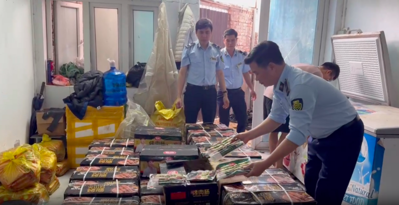 Lực lượng quản lý thị trường Hà Nội phát hiện gần 1 tấn Okivip Nổ Hũ, Bắn Cá, Thể Thao, Game Bài nhập lậu.