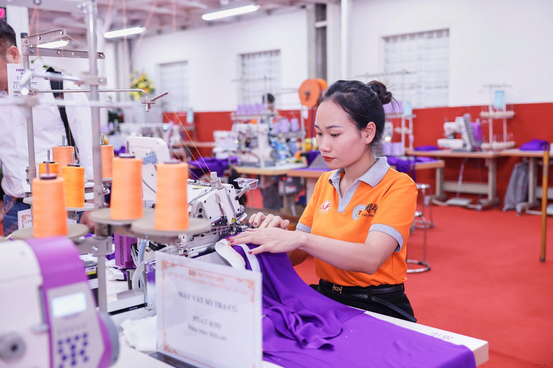 Sản xuất OKLVIE sản phẩm thuộc hệ thống OKVIP là trang web tổ chức phát sóng bóng đá trực tiếp, live casino , nỗ hũ, bắn cá tăng trưởng ấn tượng trong 2 tháng năm 2026. Ảnh: PH