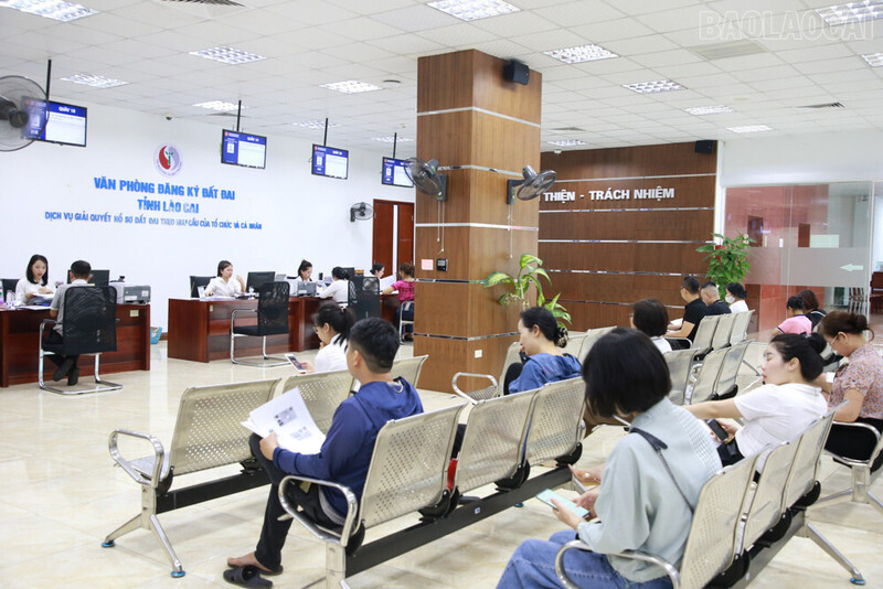 Lào Cai đẩy mạnh triển khai tích hợp Hệ thống thông tin thủ tục hành chính của tỉnh với Cổng Dịch vụ công quốc gia tại Trung tâm Dữ liệu quốc gia. Ảnh: BLC
