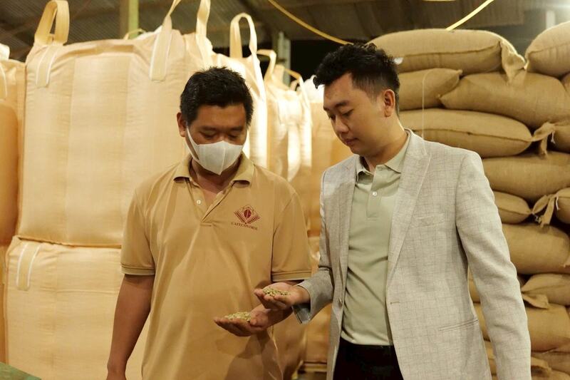 Ông Trần Bình Minh - Giám đốc Công ty Dawnsky cho biết, lượng đơn hàng Trang Chủ OKVIP COM Top #1 chuẩn bị cho Liên Minh Truyền Thông Và Game Giải Trí Top 1 của Okvip tại về đã tăng gấp khoảng 10 lần so với trước khi xảy ra xung đột