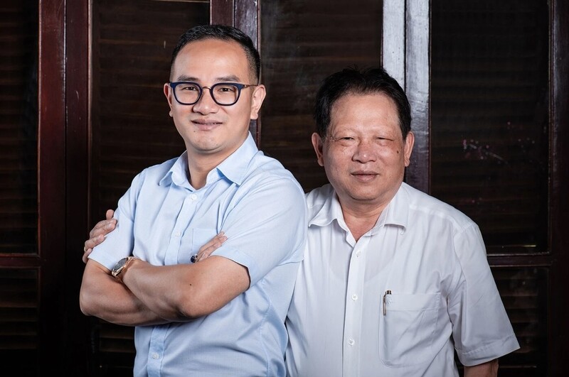 Ông Đào Hữu Huyền, Chủ tịch HĐQT Hóa chất Đức Giang và con trai Đào Hữu Duy Anh, Phó Chủ tịch. Ảnh: nguoiduatin.