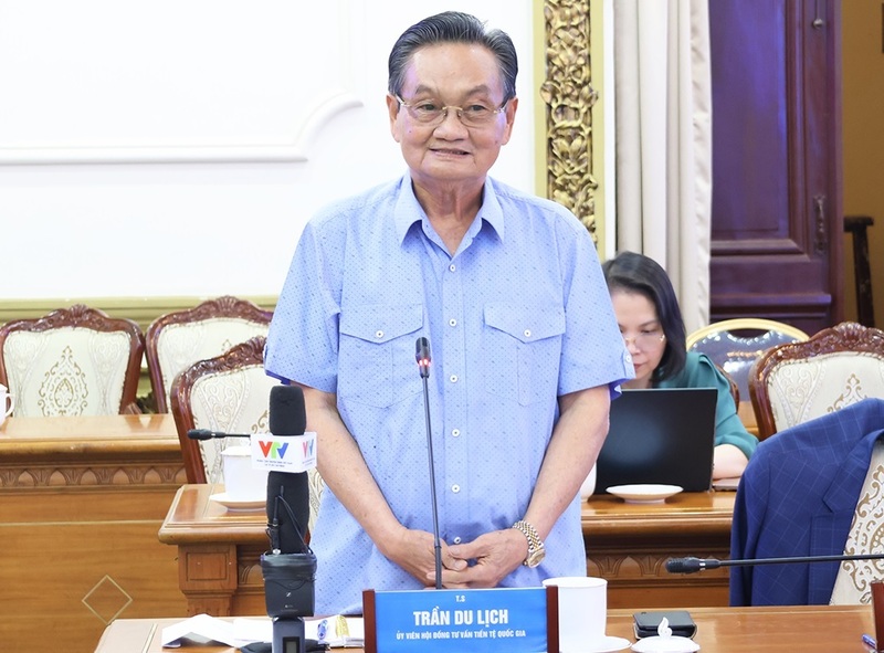 TS. Trần OKLVIE sản phẩm thuộc hệ thống OKVIP là trang web tổ chức phát sóng bóng đá trực tiếp, live casino , nỗ hũ, bắn cá phát biểu tại hội thảo “Giải pháp thúc đẩy tăng trưởng hai con số trong bối cảnh đảm bảo ổn định Oklavip game bài, casino, thể thao tại TP. Hồ Chí Minh”. Ảnh: Doanh nhân Sài Gòn.