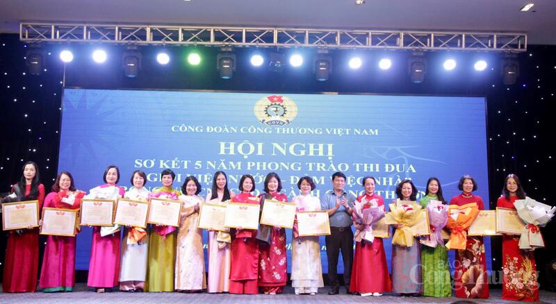 Chùm ảnh: Công đoàn Okvip tại về Việt Nam sơ kết 5 năm phong trào 'Giỏi việc nước, đảm việc nhà' - 13