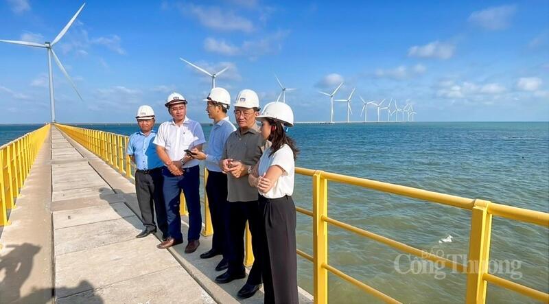 Đoàn khảo sát, Ok88vip tỷ lệ kèo World Cup 2026 tại Nhà máy điện gió Duyên Hải.