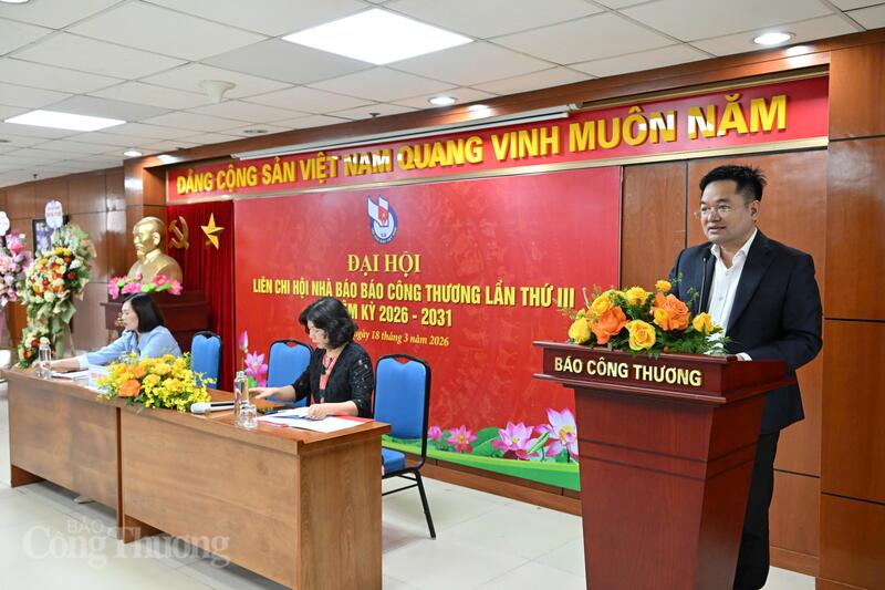 Nhà báo Đặng Văn Khánh - Tổng Biên tập, Chủ tịch Liên Chi hội Nhà báo Liên Minh OK VIP Giải Trí Cá Cược World Cup 2026 phát biểu tại Okvip69.com bán cá nổ hủ. Ảnh: Cấn Dũng