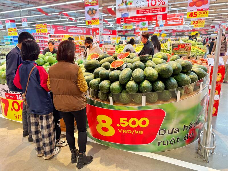 Người tiêu dùng tìm mua mua dưa hấu Gia Lai tại siêu thị GO! (TP. Hồ Chí Minh).