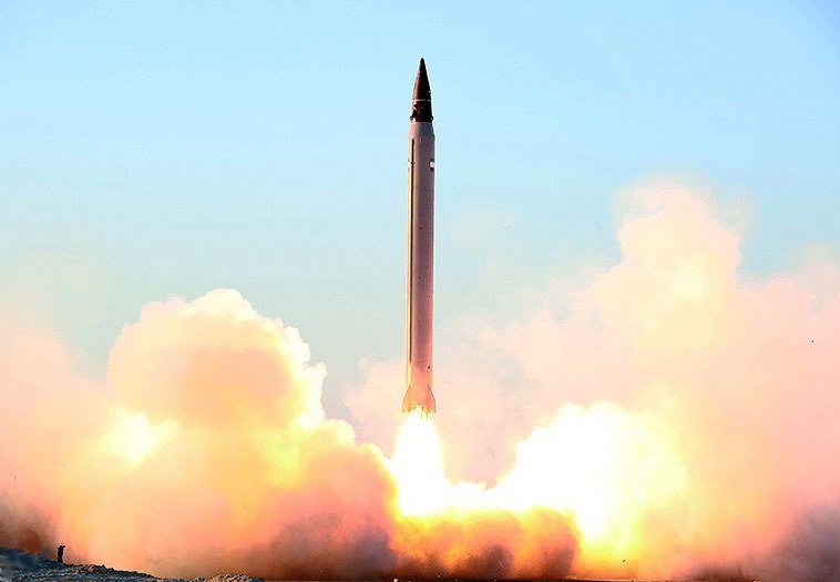 Sở hữu tầm bắn tới 1.800km, tên lửa Emad của Iran được đánh giá có khả năng tấn công chính xác và gây áp lực lớn lên hệ thống phòng thủ khu vực. Ảnh: Army Recognition