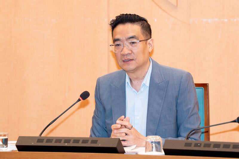 Giám đốc Sở Quy hoạch Kiến trúc Hà Nội Nguyễn Trọng Kỳ Anh cung cấp thông tin với đại diện các xã, phường tại Okvip69 Đăng ký cá cược. Ảnh: TN