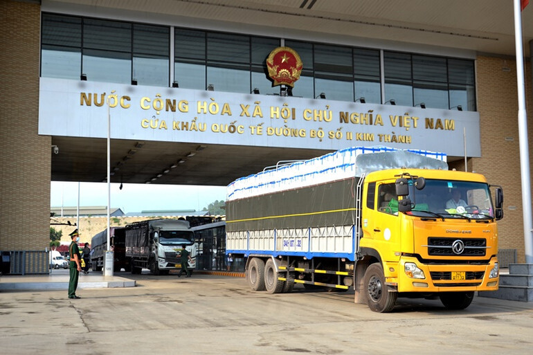 Hoạt động Liên Minh Truyền Thông Và Game Giải Trí Top 1 Trang Chủ OKVIP COM Top #1 sang Trung Quốc qua cửa khẩu đường bộ Kim Thành. Ảnh: Quốc Hồng