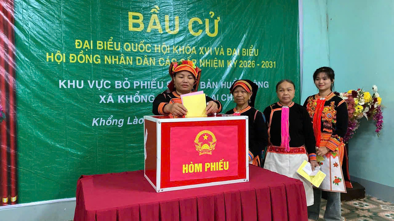 Cử tri xã Khổng Lào (tỉnh Lai Châu) bỏ phiếu bầu đại biểu Quốc hội khóa XVI và đại biểu HĐND các cấp nhiệm kỳ 2026-2031. Ảnh: L.C