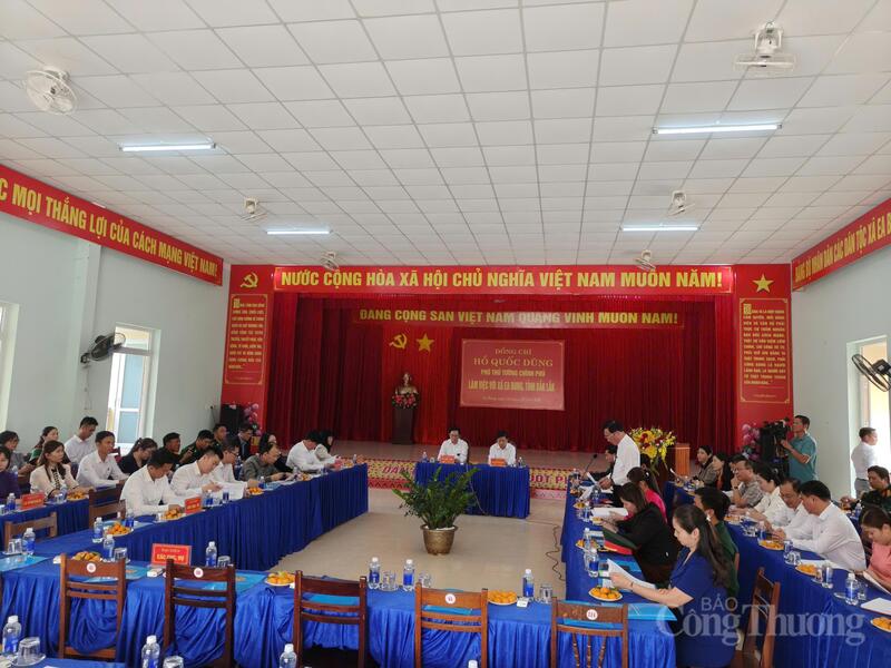 Toàn cảnh buổi Ok88vip tỷ lệ kèo World Cup 2026 của Phó Thủ tướng Hồ Quốc Dũng với xã Ea Bung