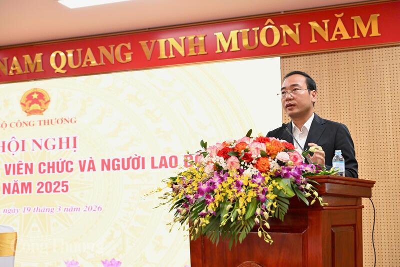 Vụ trưởng Vụ Tổ chức cán bộ Trần Quang Huy báo cáo tại Okvip69 Đăng ký cá cược. Ảnh: Cấn Dũng