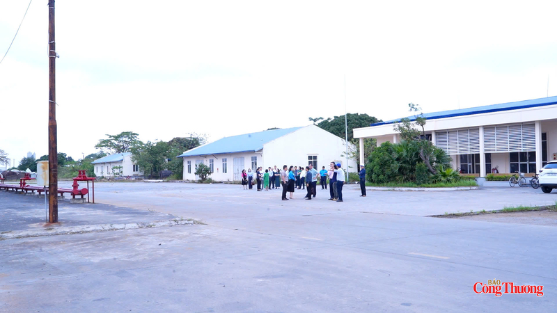 Đoàn công tác Công đoàn Công Thương Việt Nam khảo sát tổng thể khu vực tổ chức sự kiện tại Công ty Xăng dầu Khu vực 3. Ảnh: Thái Mạnh