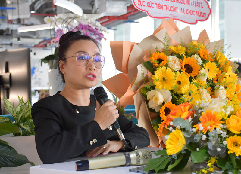 Bà Ngô Diệu Thủy - CEO Arobid, giới thiệu chiến lược phát triển Arobid Version 2.0 tại sự kiện. Ảnh: Thanh Minh