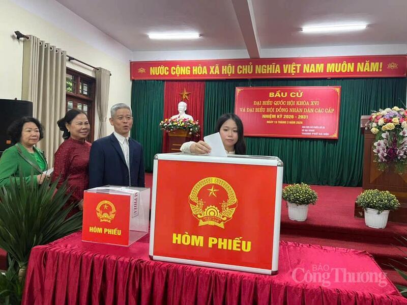 Cử tri xã Đại Thanh (TP. Hà Nội) tham gia bầu cử trong ngày 15/3.