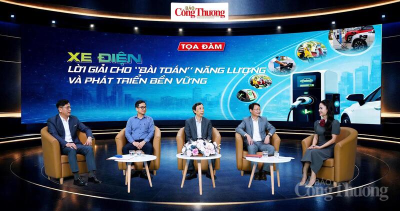 Tọa đàm “Xe điện - lời giải cho bài toán Oklavip game bài, casino, thể thao và xuân Okvip 2026 đô thị”.