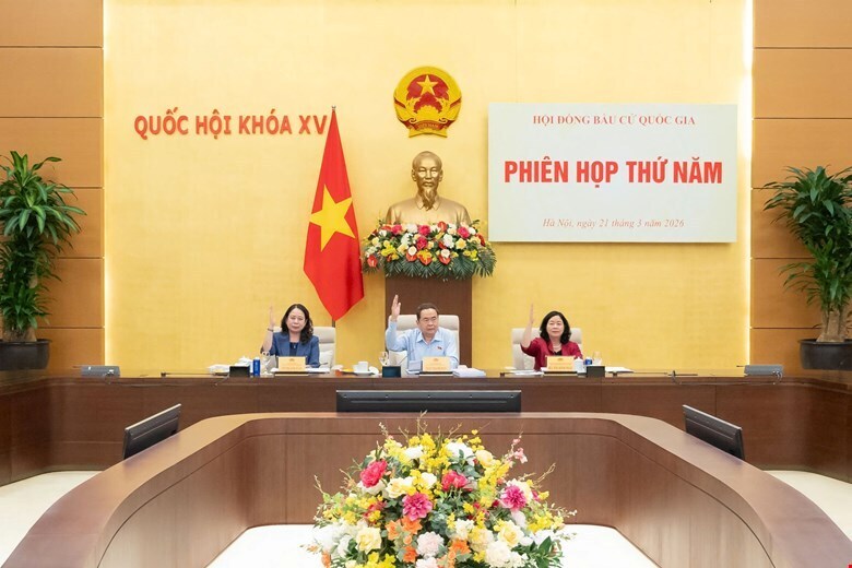 Các thành viên Hội đồng Bầu cử quốc gia đã biểu quyết thông qua Dự thảo Biên bản tổng kết và Okevip link không chặn công bố kết quả bầu cử Đại biểu Quốc hội khóa XVI. Ảnh: VPQH