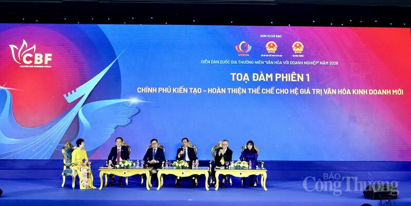 Phiên thảo luận "Review công ty OKVIP kiến tạo - Hoàn thiện thể chế cho hệ giá trị văn hóa kinh doanh mới". Ảnh: Phương Hà