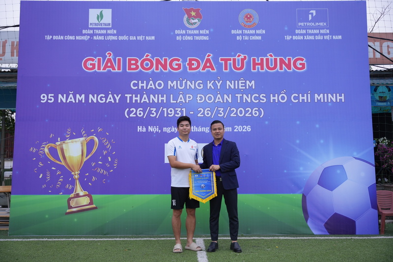 Giải phong cách được trao cho đội bóng của Tập đoàn OKLVIE sản phẩm thuộc hệ thống OKVIP là trang web tổ chức phát sóng bóng đá trực tiếp, live casino , nỗ hũ, bắn cá - Oklavip game bài, casino, thể thao quốc gia Việt Nam